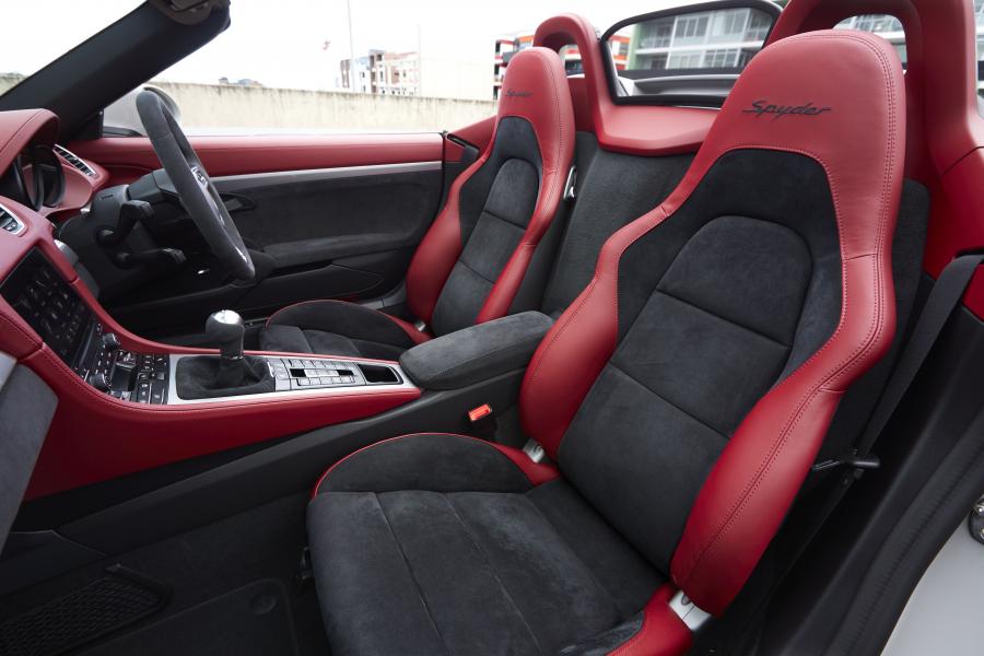 Интерьер Porsche 718 Spyder (982) 2020 года  (AU) (фото 12 из 40)